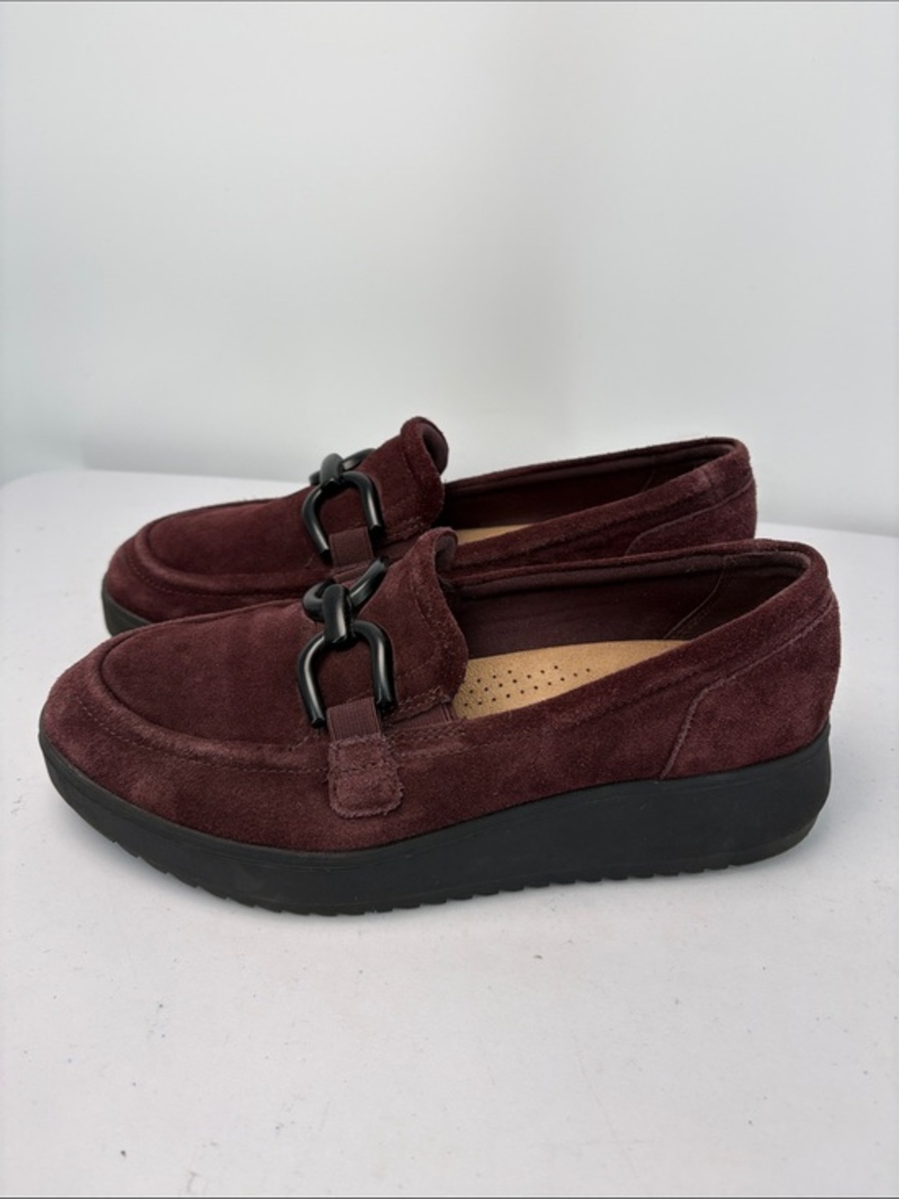 🗑️ Clarks Burgundy Suede Loafers with Black  bit Accent